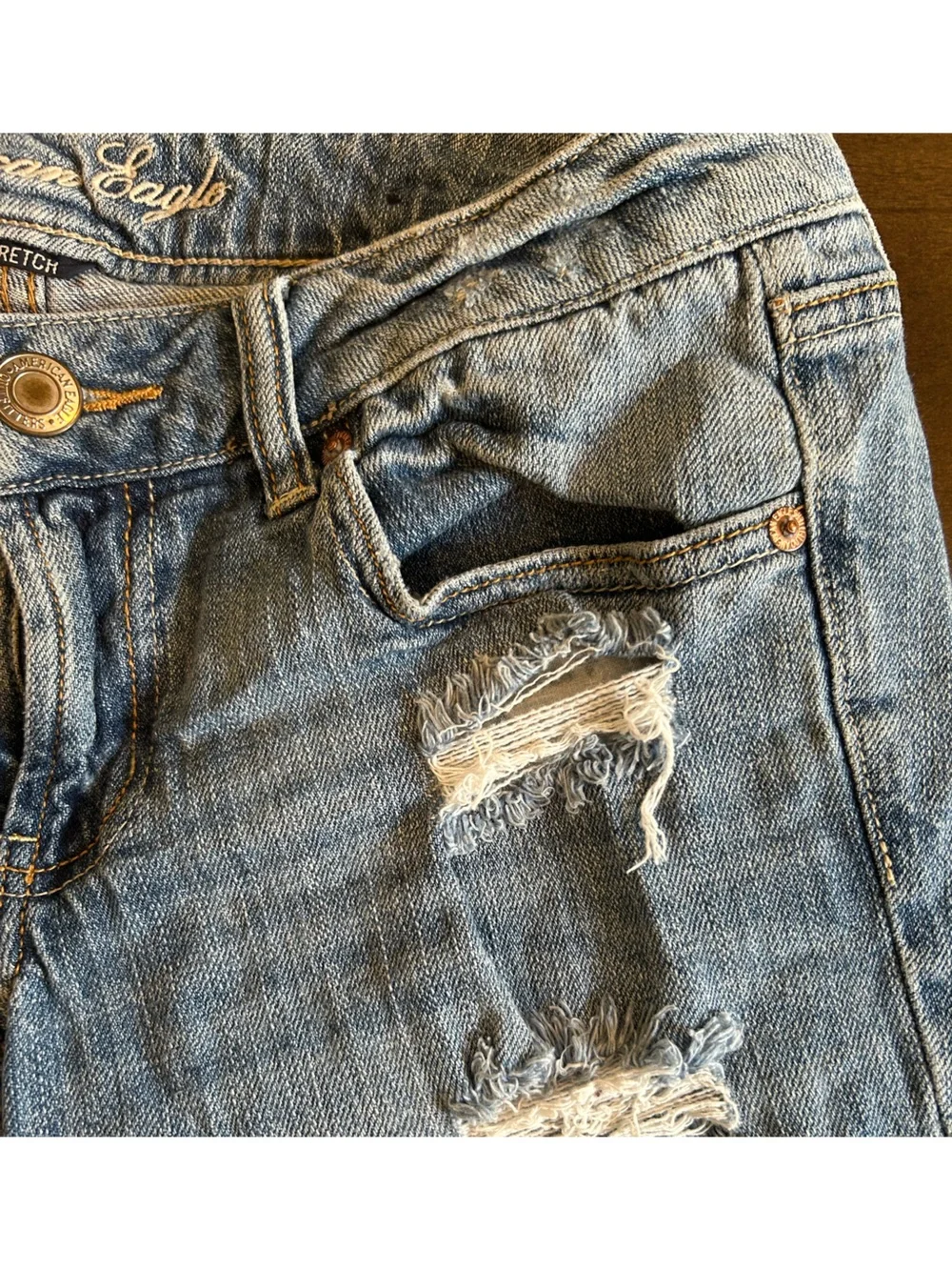 American Eagle Favorite Boyfriend Womens Sz 6 Short Distressed Jeans